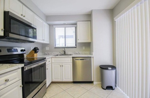 The Meadows House | 3 BR Two-Story Townhome in The Meadows - The Heatherwood Haven