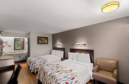 Irving Hotel | 3 Comfortable Airport-Area Rooms Near Lake, Golf, Dining & Local Attractions