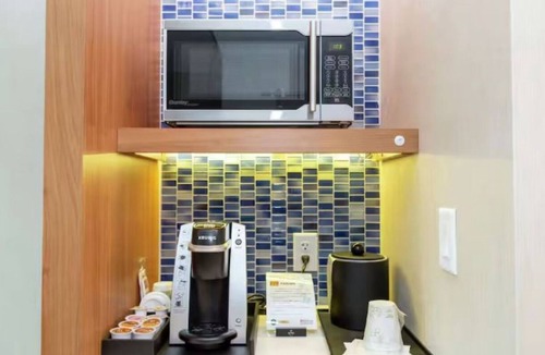 Wesley Chapel Hotel | 3 Convenient Rooms for Families! Free Breakfast and Parking, Outdoor Pool!