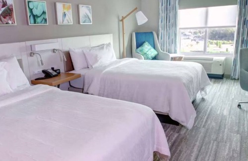 Wesley Chapel Hotel | 3 Convenient Rooms for Families! Free Breakfast and Parking, Outdoor Pool!