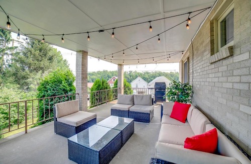 Pittsburgh House | 3 Mi to Downtown: Pittsburgh Home w/Balcony!