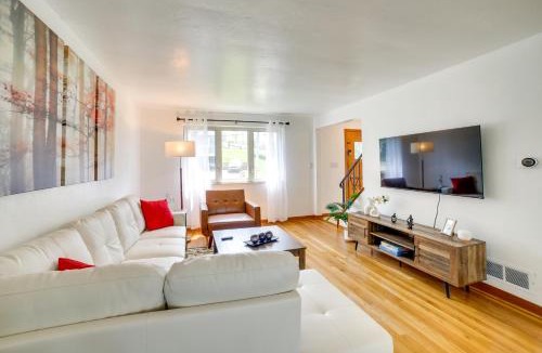 Pittsburgh House | 3 Mi to Downtown: Pittsburgh Home w/Balcony!