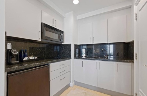 Central Beach Hotel | 3 Ocean View King Suites w/Beachfront Access, Pool and Spa