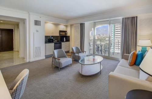 Central Beach Hotel | 3 Ocean View King Suites w/Beachfront Access, Pool and Spa