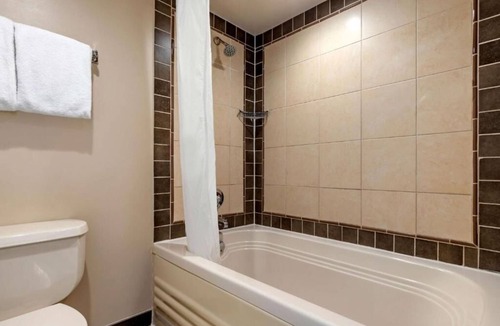 Northeast Virginia Beach Hotel | 3 Oceanfront Units | Modern Retreat Steps from the Beach & Crystal Waters