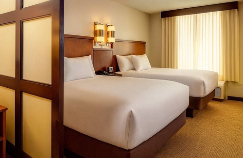Gwinnett Place Hotel | 3 Pet Friendly Units! w/Pool & Breakfast | Near Pirate’s Cove Adventure Golf