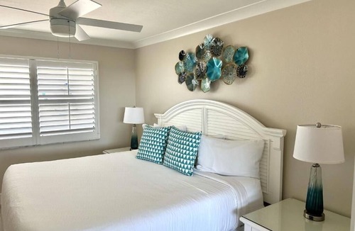Sanibel Hotel | 3 Relaxing Units with Partial Gulf Views, Nature Trails & Beach Adventure