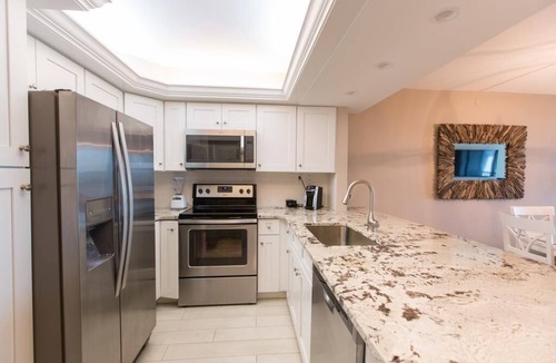 Sanibel Hotel | 3 Relaxing Units with Partial Gulf Views, Nature Trails & Beach Adventure