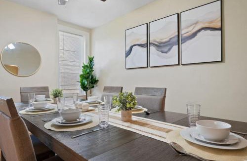 North Oakland House | 3 Story home with 11 beds, super close to Pitt and CMU