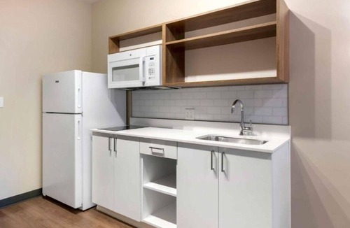 Biggar Hotel | 3 Stylish Units Near Lakes Regional Park - 2.6 mi | Free Breakfast | Pool Access