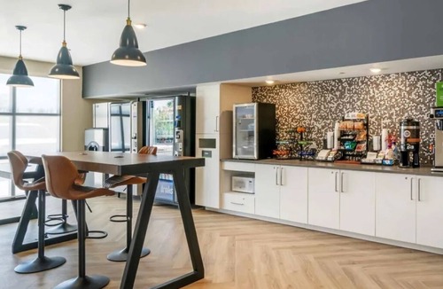 Biggar Hotel | 3 Stylish Units Near Lakes Regional Park - 2.6 mi | Free Breakfast | Pool Access