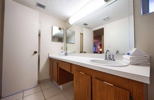 Moorings Hotel | 3 Units | Naples FL Stay | Near 9th St & Local Attractions