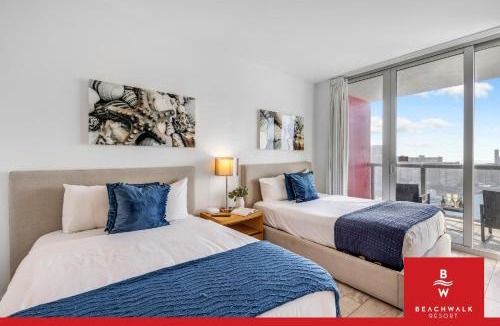Hallandale Beach Hotel | 30th Fl Beachwalk Studio Bay Balcony