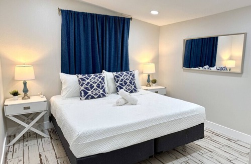 Tampa House | 3321 W Walnut Studio · Charming 1 BR W Pool - Walk to Raymond James!