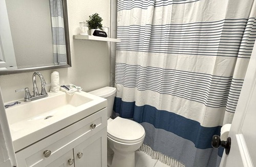 Tampa House | 3321 W Walnut Studio · Charming 1 BR W Pool - Walk to Raymond James!