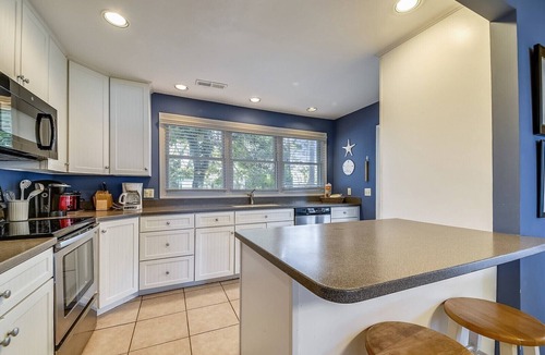 South Beach Villa | 35 Lands End ~ Private Deck Overlooking Calibogue Sound