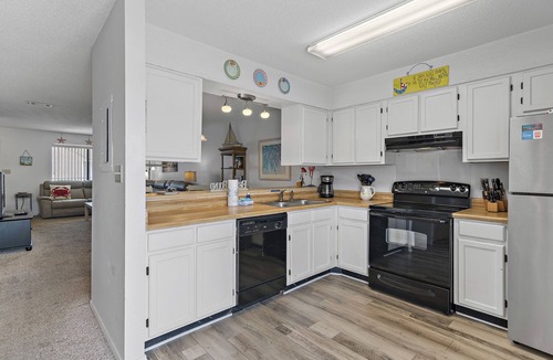 Miramar Beach House | ⭐350yds2Beach-Community Pool-Sleeps 6-2BR Sandprints C10⭐