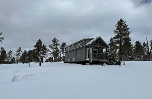 Williams Ski Chalet | 3A Cozy Cabin With Mountain View, WIFI and AC in Beautiful Williams
