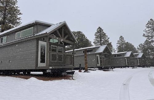 Williams Ski Chalet | 3B Cozy 1-bedroom chalet in Beautiful Williams with Wi-Fi, AC, Forest View .
