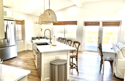 Placida House | 3bd 3ba Island Oasis Beach Front with a dock-Perfect Event space