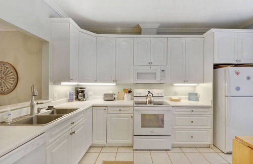 St. Simons Island Condo | 3br/2.5ba. Views of the Hampton River. Walk to Hampton Point Marina
