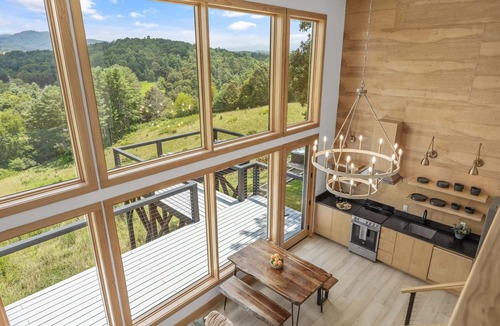 Marshall Cabin | 3BR Cabin Escape with Hot Tub & Mountain Views