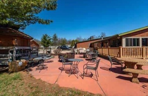 Neillsville Cabin | 3BR Getaway at Riviera Resort