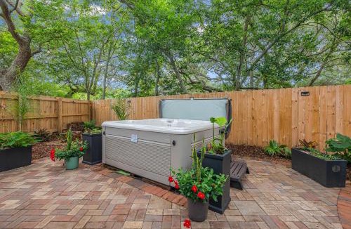 Gulf Breeze House | 3BR Home Indoor Pool Hot Tub Dog Friendly