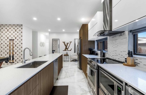 Croissant Park House | 3BR Luxe Duplex with Pool, BBQ & Games Near Downtown
