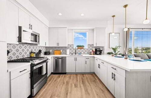 Kearny Mesa Apartment | 3BR Luxe Retreat: Pool & Spa