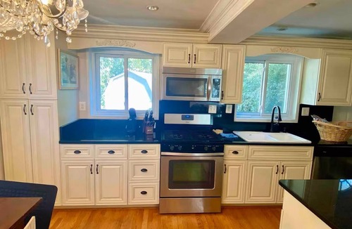 Fairfax House | 3BR Near GMU, Fairfax Hospital & DC