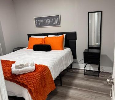 Chester House | 3BR Near Philadelphia 2 Car Parking Private Backyard