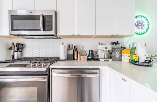 Fairmount Park House | 3BR | Rooftop | West Seattle | Sophari Home B