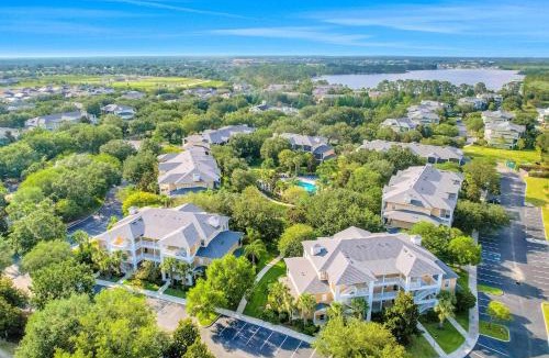 Bahama Bay House | 3rd floor condo w balcony tennis court gym near theme parks sauna