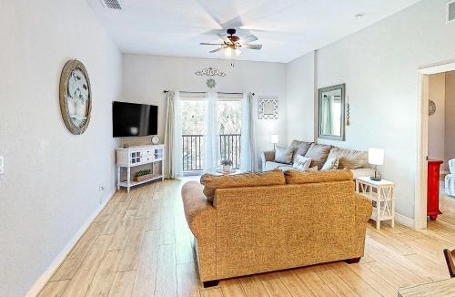 Bahama Bay House | 3rd-floor condo with washerdryer & poolhot tubgym access - near theme parks