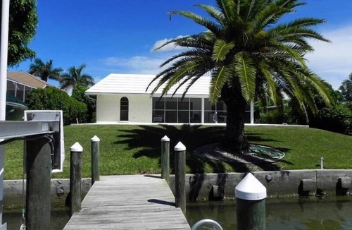 Saint Armands Key House | 4/2, Private Pool, Walk to St. Armands and Beach