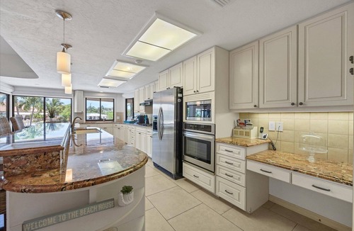 Saint Armands Key House | 4/3 Waterfront, Pool/Hot Tub, walk to St Armands