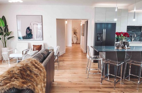 Nashville Condo | 4 BD PENTHOUSE SUITE - MUSIC ROW - GUITAR POOL - SLEEPS 12