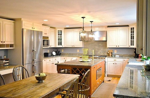 Middleburg House | 4 Bedroom Curated 1908 Middleburg Farmhouse · Near Upperville Horse Show Grounds