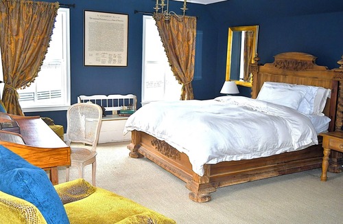 Middleburg House | 4 Bedroom Curated 1908 Middleburg Farmhouse · Near Upperville Horse Show Grounds