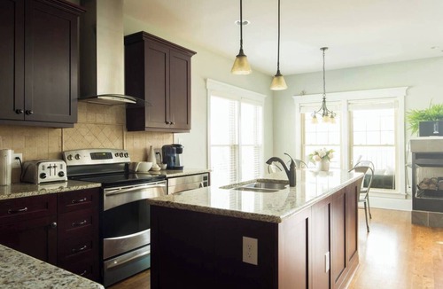 Biddleville House | 4 Bedroom Home Over-Looking Uptown