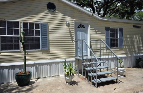 Lady Lake House | 4-bedroom mobile home in pleasant Lady Lake with AC