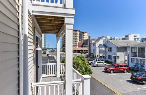 Ocean City House | 4 Bedroom Townhouse in downtown OC - quick walk to beach and boards!