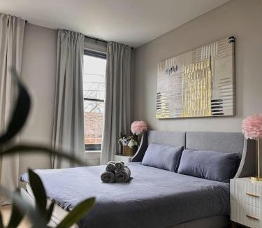 East Allegheny Apartment | 4 BEDS Private Patio Central Modern Stay