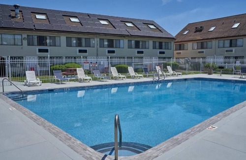 Teaticket House | 4 Budget-Friendly Rooms Ideal for Families with Two Pools & Free Breakfast