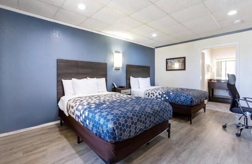Wytheville Hotel | 4 Budget-Friendly Units Near Highway Junction | Parking Included, Pets Allowed