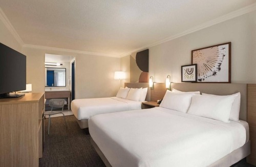 Sarasota Hotel | 4 Charming Rooms w/Free Breakfast & Pool – Close to Siesta Beach