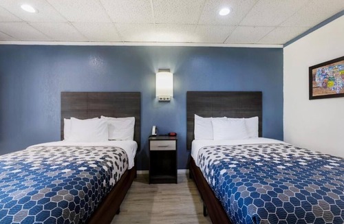 Wytheville Hotel | 4 Convenient Units Near I-81 | Short Drive to Downtown Wytheville, w/Parking