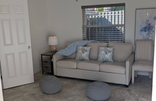 Siesta Key Hotel | #4-Junior Suite-2 Queen beds, 3min walk to Beach, Heated Pool on site, Sleeps 4