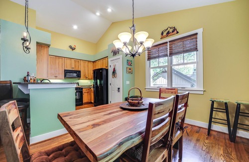 Bear Lake Reserve Cottage | 4 Mi to Bear Lake! Summer Retreat w/Beach Access